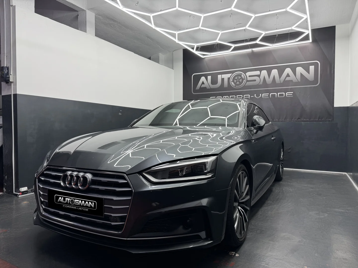 AUDI A5 S line 40 TFSI 140kW S tronic Coupe 2019 Híbrido Gris - Vista lateral